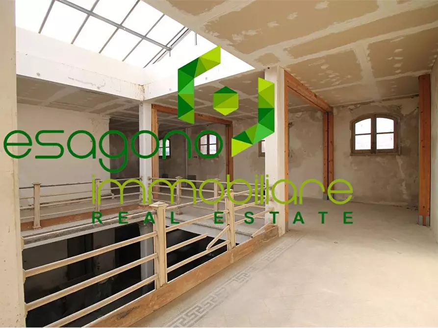 Immagine 25 di Stabile in vendita  in Piazza Archimede a Siracusa