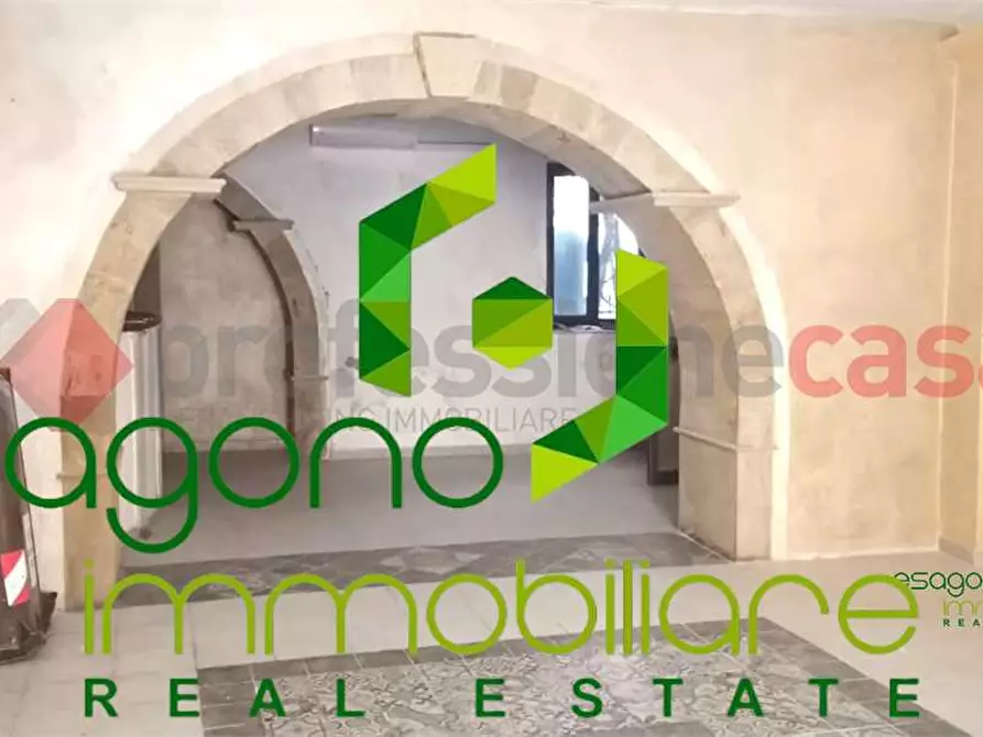 Immagine 1 di Negozio in vendita  a Siracusa