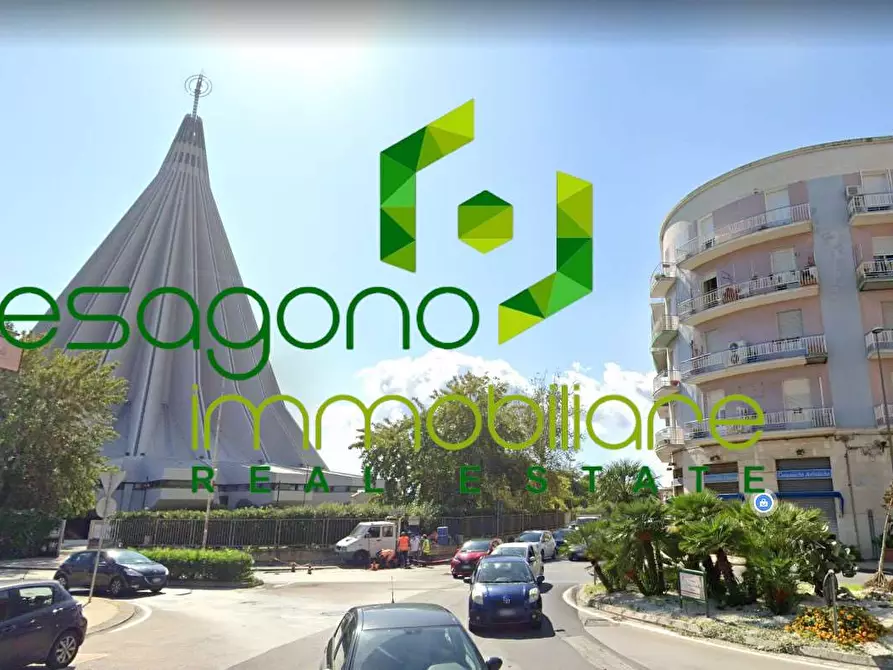 Immagine 1 di Negozio in vendita  a Siracusa