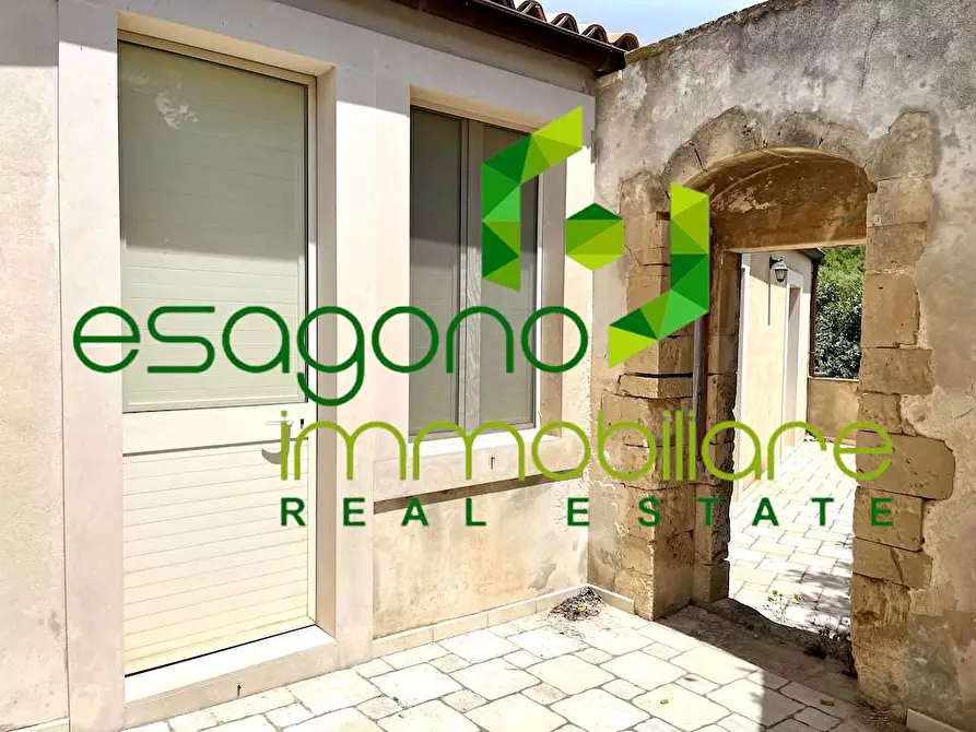 Immagine 47 di Rustico / casale in vendita  a Noto