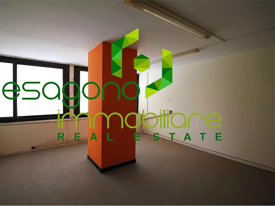 Immagine 2 di Negozio in vendita  a Siracusa