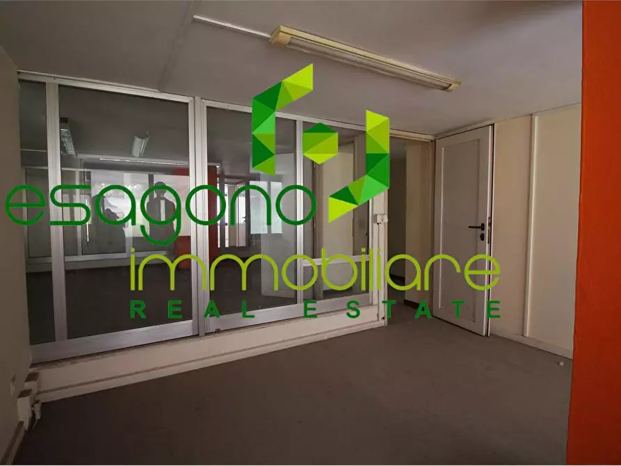 Immagine 4 di Negozio in vendita  a Siracusa