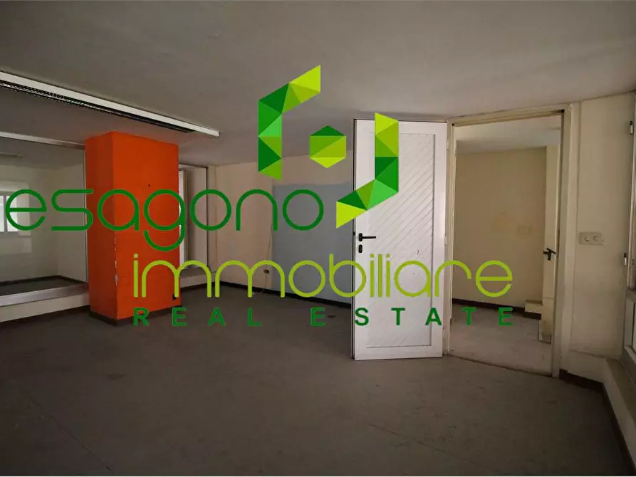 Immagine 5 di Negozio in vendita  a Siracusa