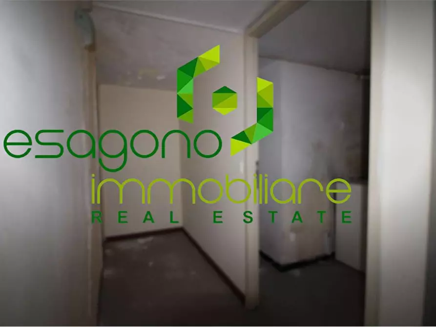 Immagine 10 di Negozio in vendita  a Siracusa