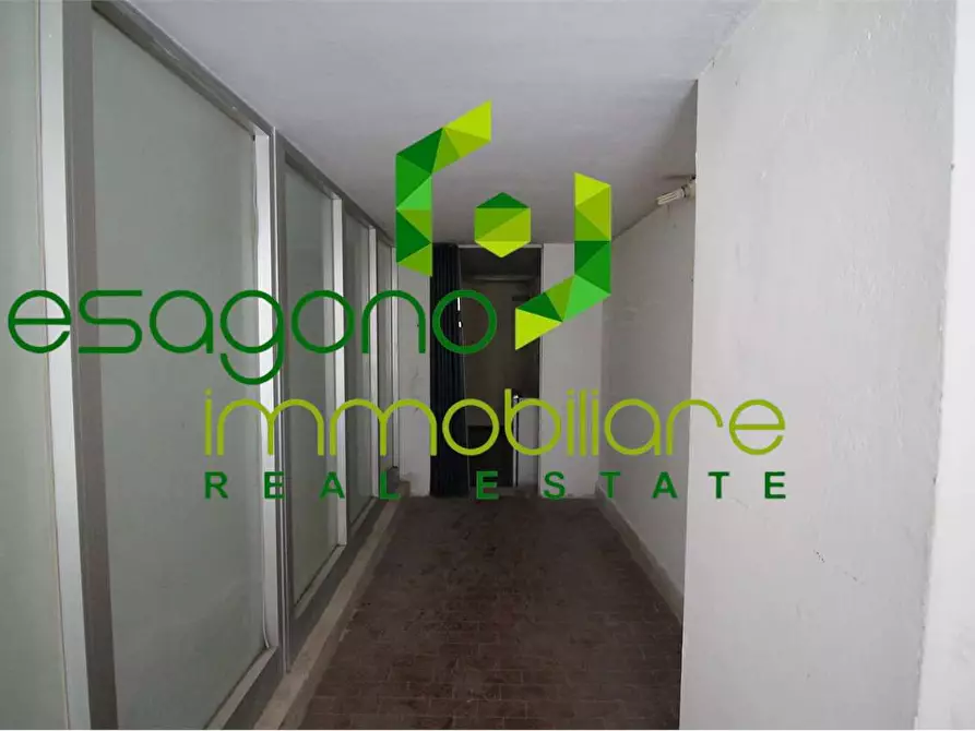 Immagine 11 di Negozio in vendita  a Siracusa