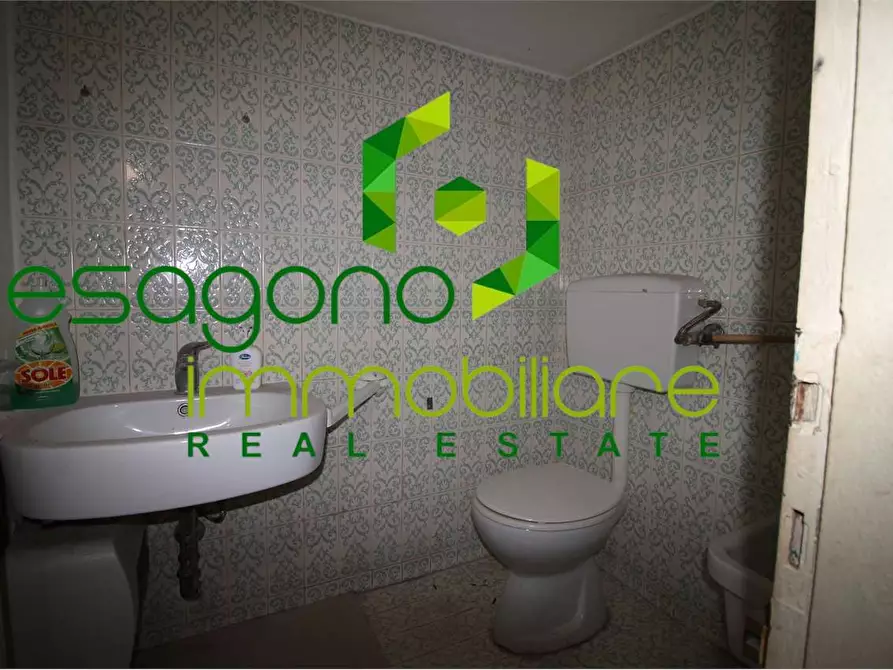 Immagine 12 di Negozio in vendita  a Siracusa