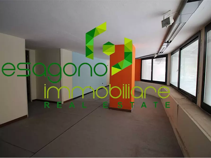 Immagine 15 di Negozio in vendita  a Siracusa