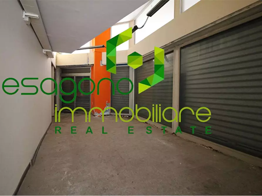 Immagine 17 di Negozio in vendita  a Siracusa