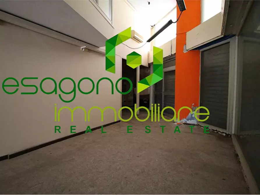 Immagine 18 di Negozio in vendita  a Siracusa