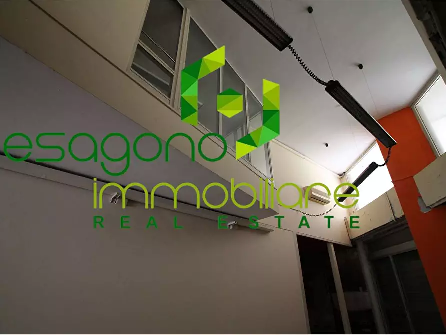 Immagine 19 di Negozio in vendita  a Siracusa