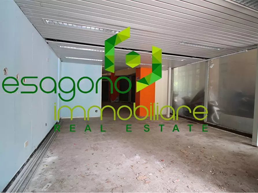 Immagine 20 di Negozio in vendita  a Siracusa