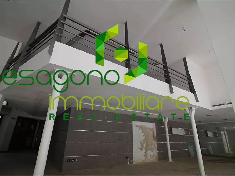 Immagine 25 di Negozio in vendita  a Siracusa