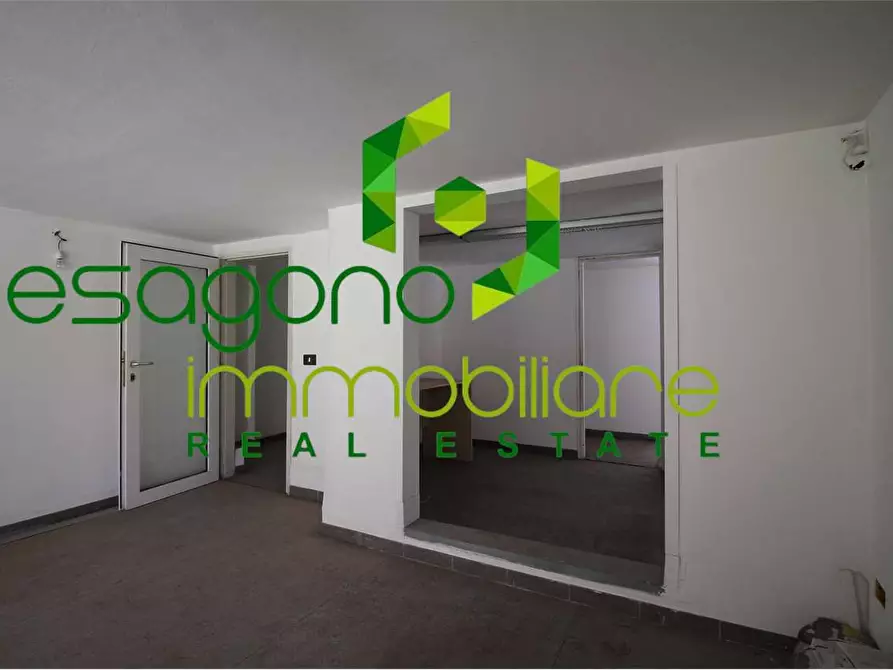 Immagine 26 di Negozio in vendita  a Siracusa