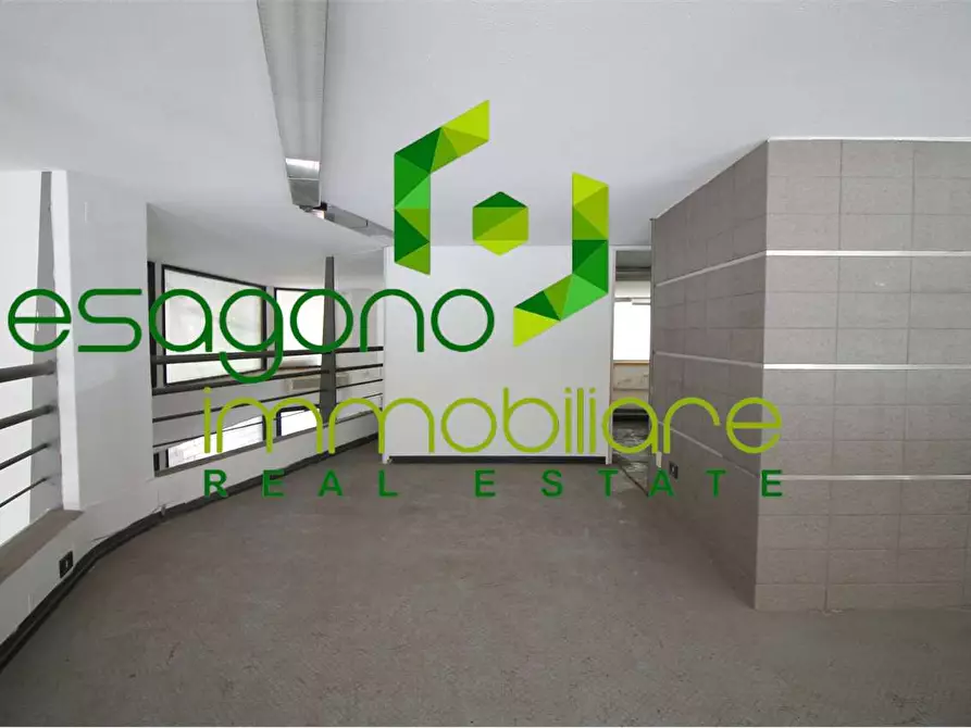 Immagine 27 di Negozio in vendita  a Siracusa