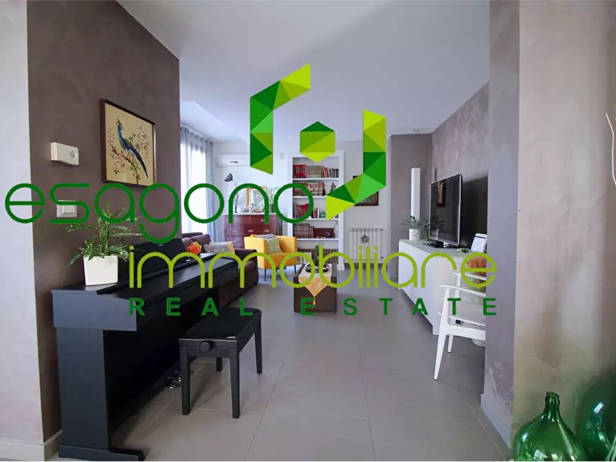 Immagine 2 di Villa in vendita  a Siracusa