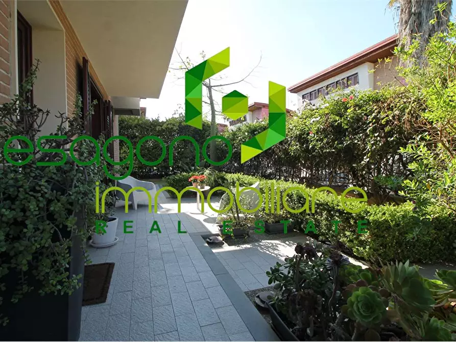 Immagine 1 di Villa in vendita  a Siracusa