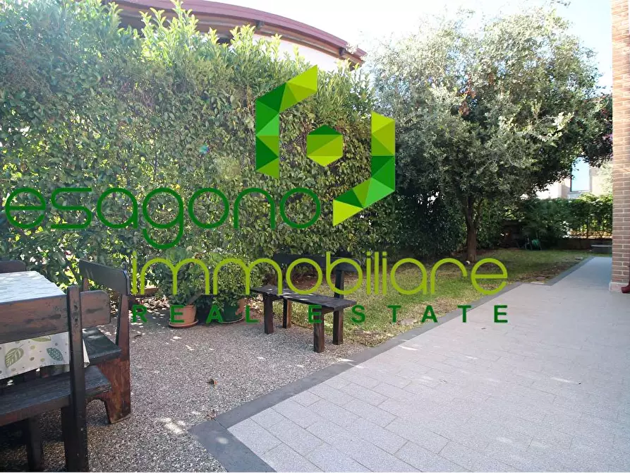 Immagine 35 di Villa in vendita  a Siracusa