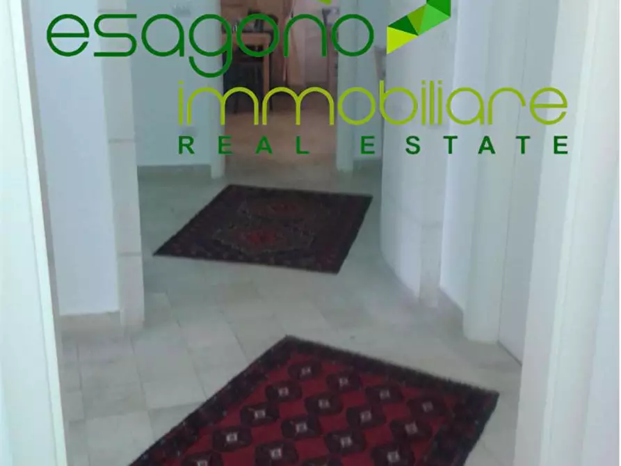 Immagine 30 di Stabile in vendita  a Siracusa