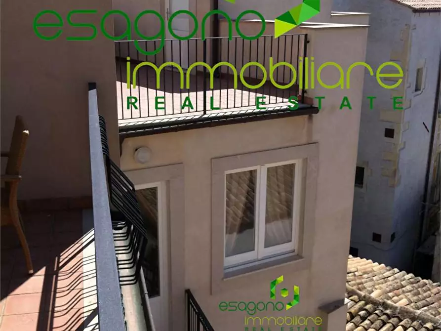 Immagine 37 di Stabile in vendita  a Siracusa