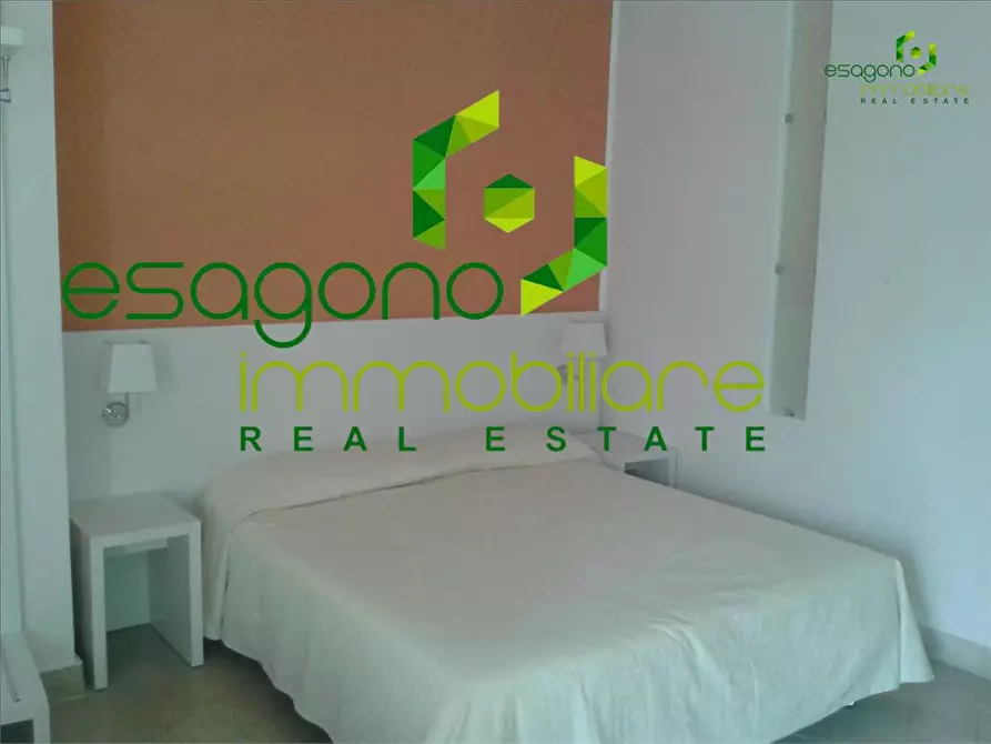 Immagine 43 di Stabile in vendita  a Siracusa