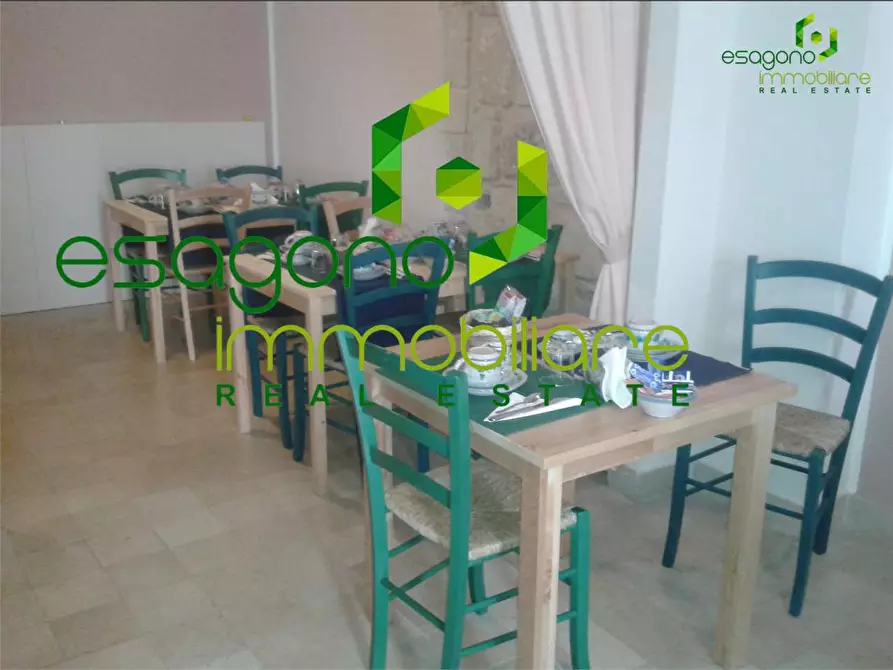 Immagine 13 di Stabile in vendita  a Siracusa