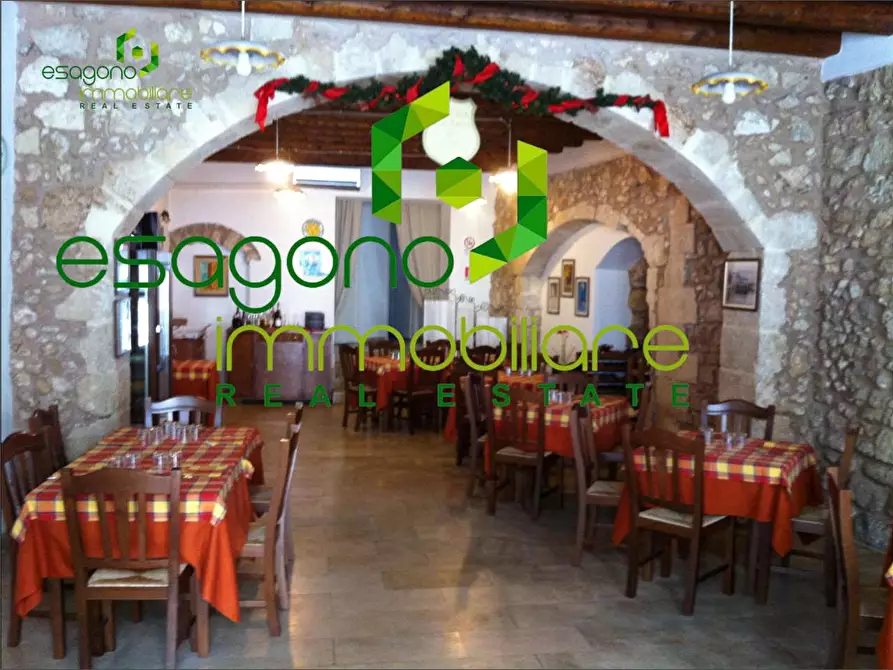 Immagine 7 di Stabile in vendita  a Siracusa