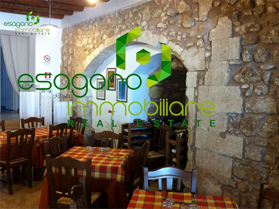 Immagine 69 di Stabile in vendita  a Siracusa