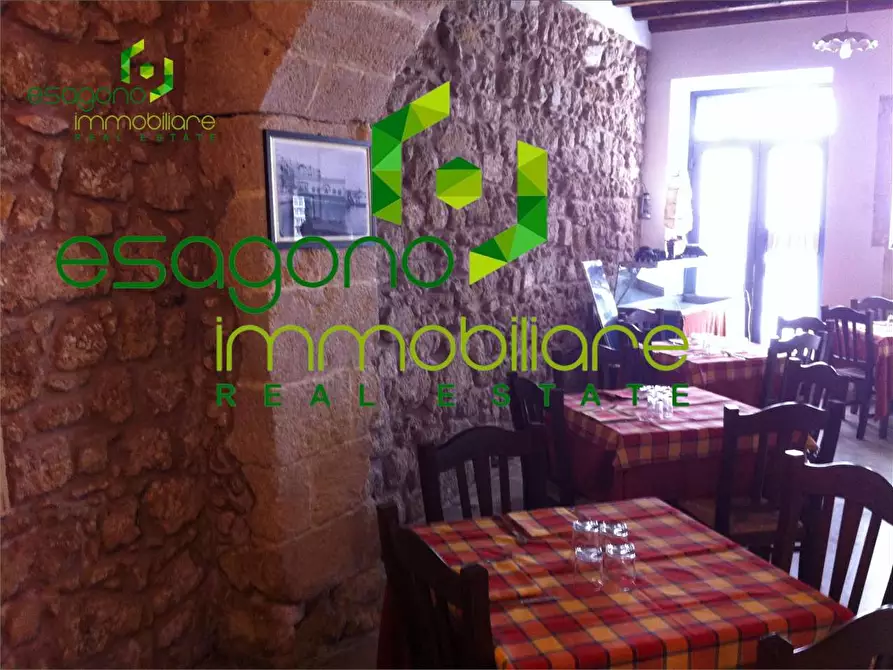 Immagine 71 di Stabile in vendita  a Siracusa