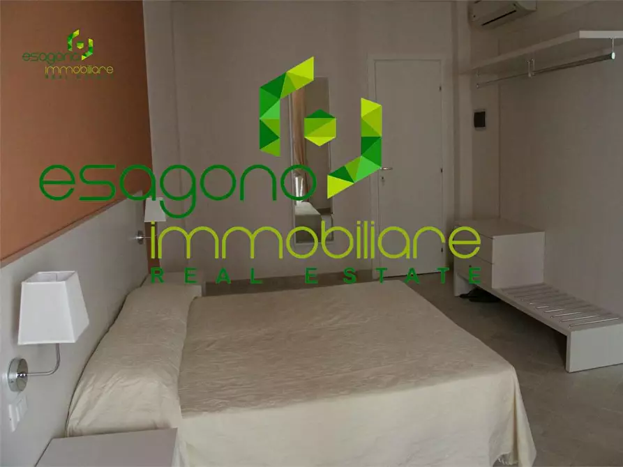 Immagine 75 di Stabile in vendita  a Siracusa