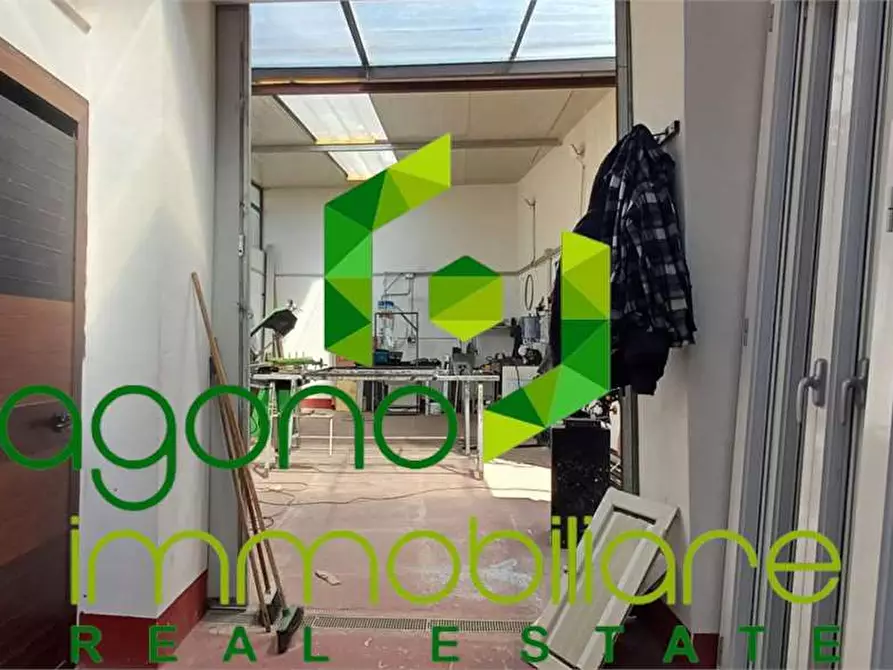 Immagine 10 di Magazzino in vendita  a Siracusa
