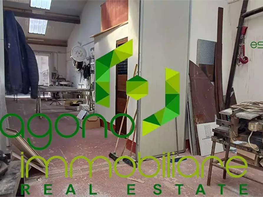 Immagine 6 di Magazzino in vendita  a Siracusa