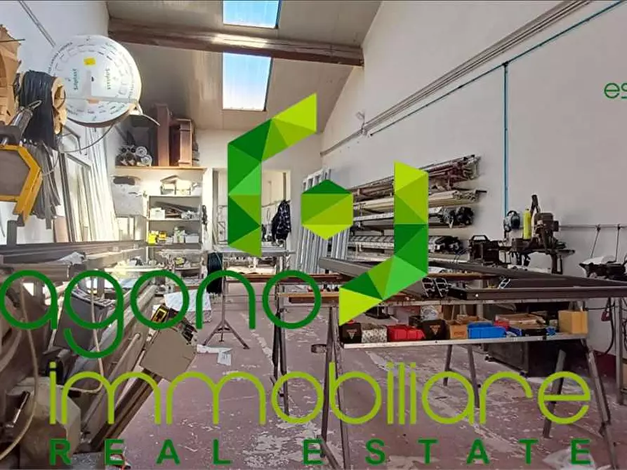 Immagine 5 di Magazzino in vendita  a Siracusa