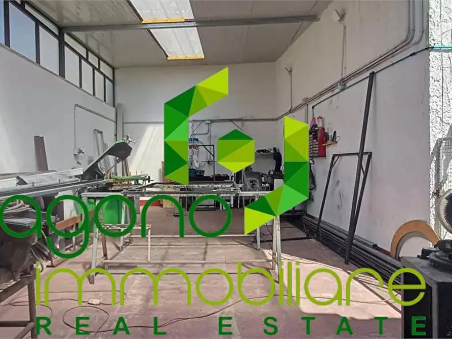 Immagine 12 di Magazzino in vendita  a Siracusa