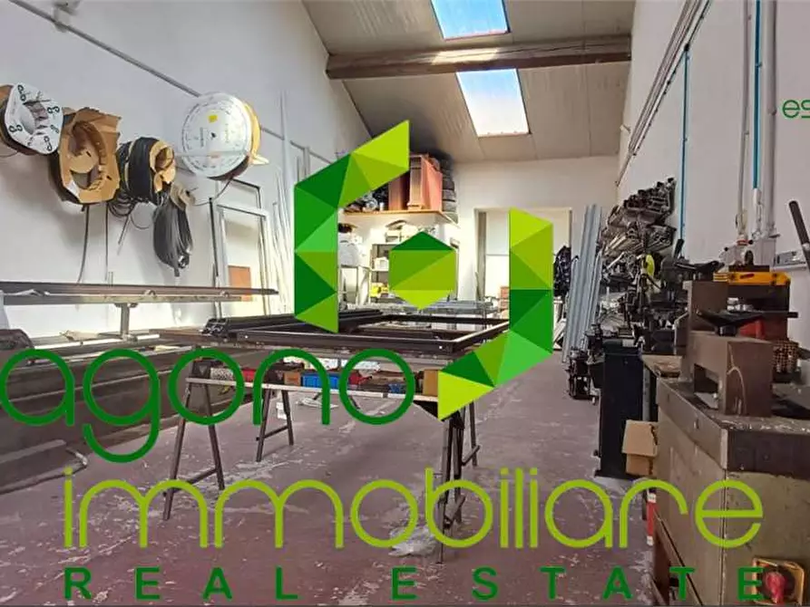 Immagine 7 di Magazzino in vendita  a Siracusa