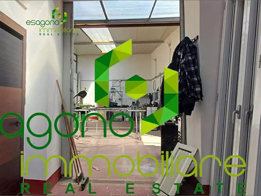 Immagine 3 di Magazzino in vendita  a Siracusa