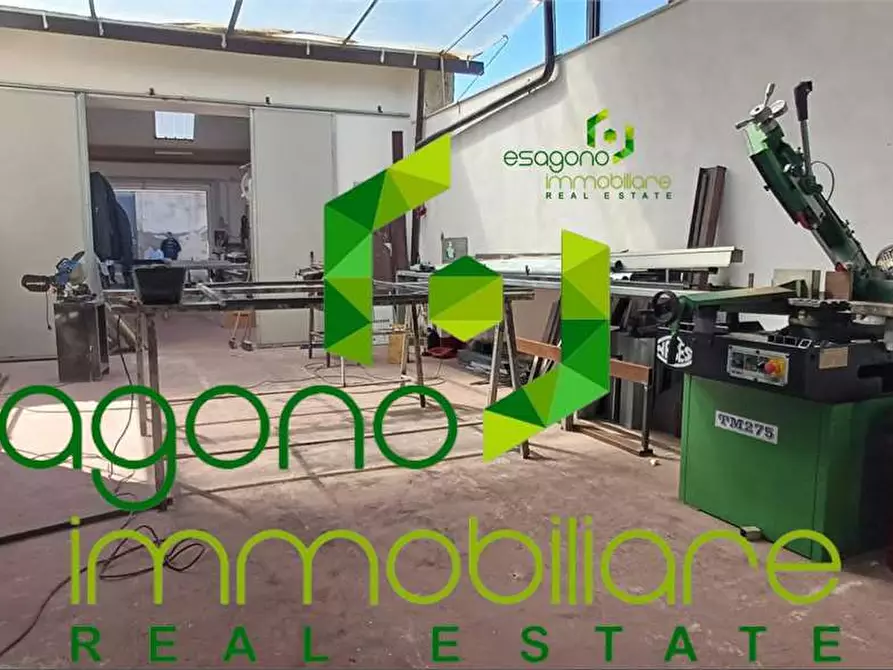 Immagine 2 di Magazzino in vendita  a Siracusa