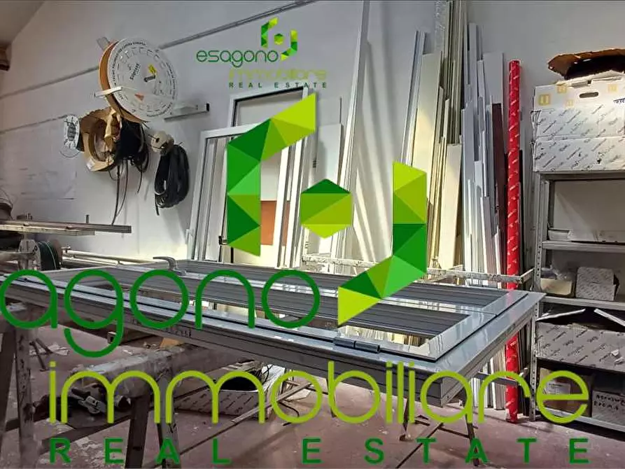 Immagine 13 di Magazzino in vendita  a Siracusa