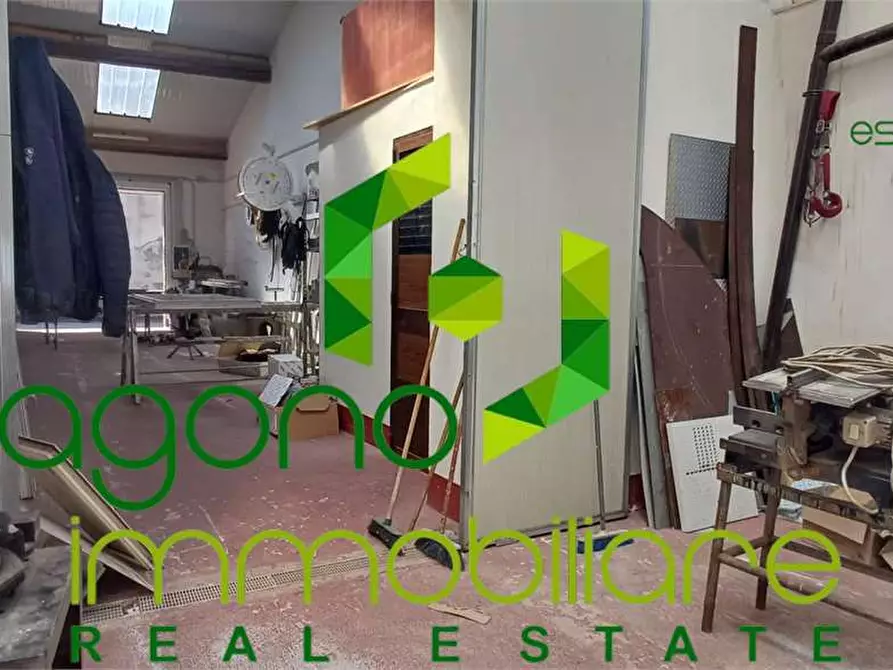 Immagine 14 di Magazzino in vendita  a Siracusa