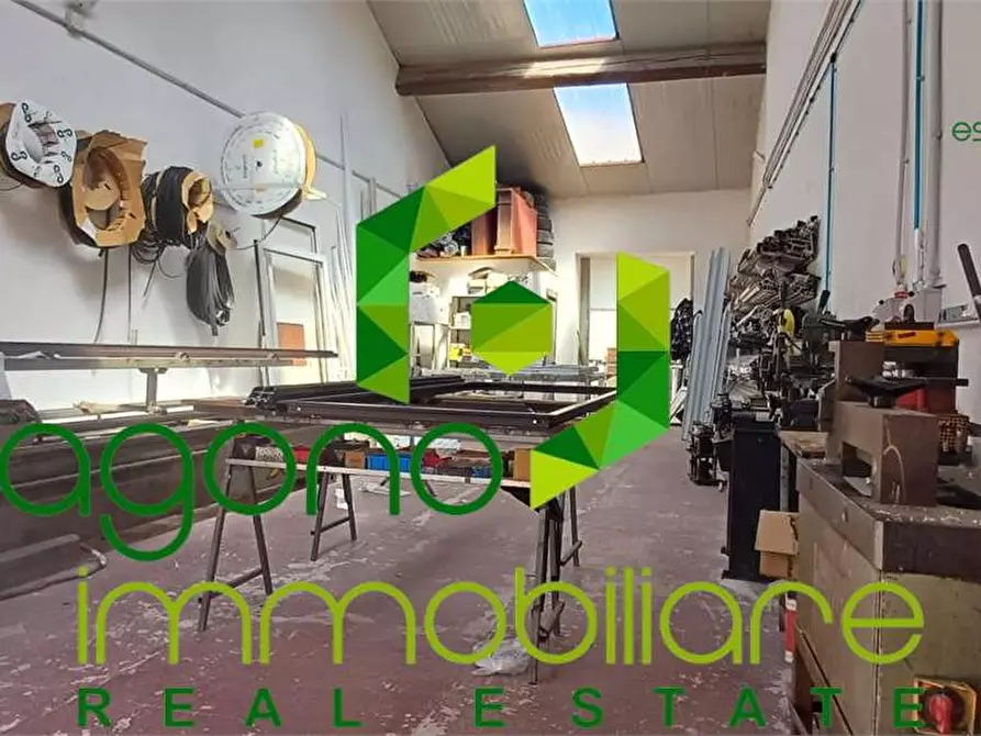 Immagine 18 di Magazzino in vendita  a Siracusa