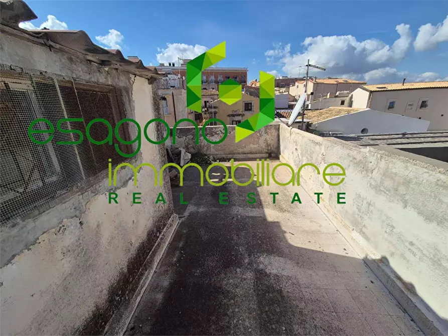Immagine 11 di Stabile in vendita  a Siracusa