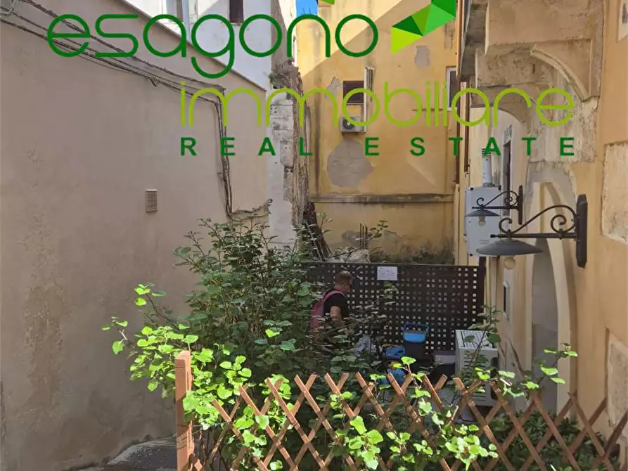 Immagine 12 di Stabile in vendita  a Siracusa