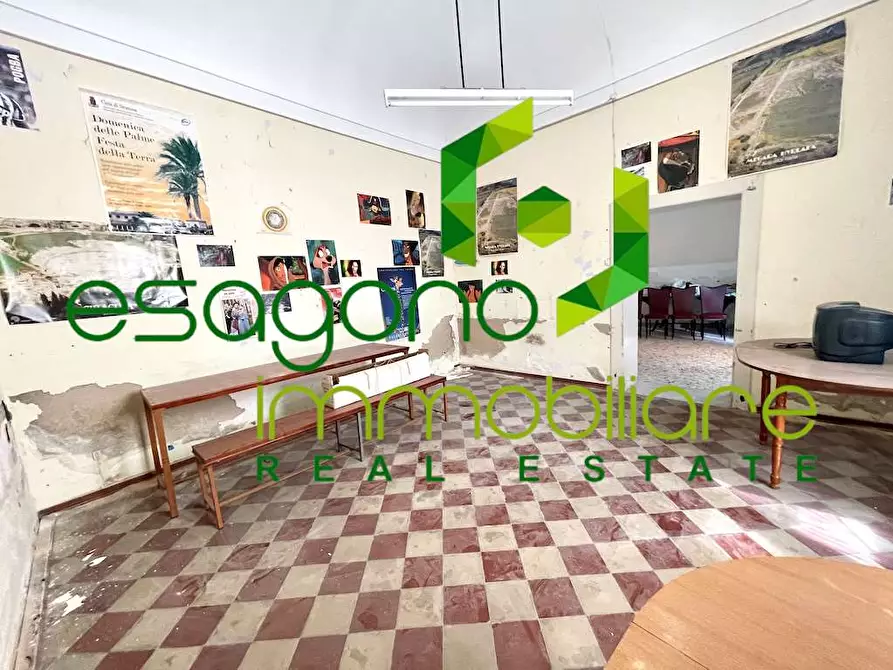 Immagine 5 di Stabile in vendita  a Siracusa