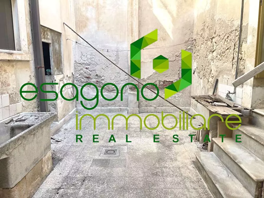 Immagine 8 di Stabile in vendita  a Siracusa