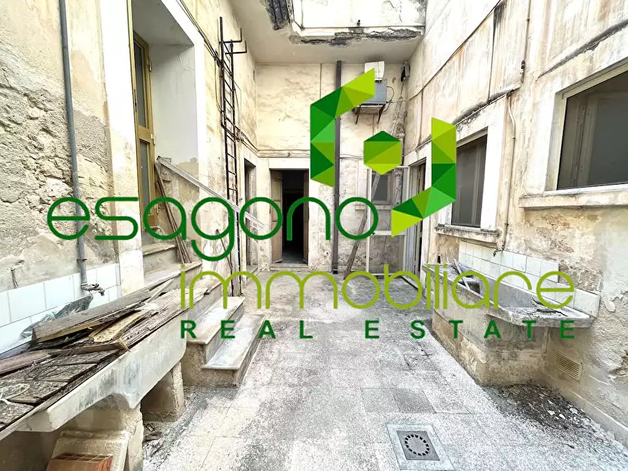 Immagine 9 di Stabile in vendita  a Siracusa