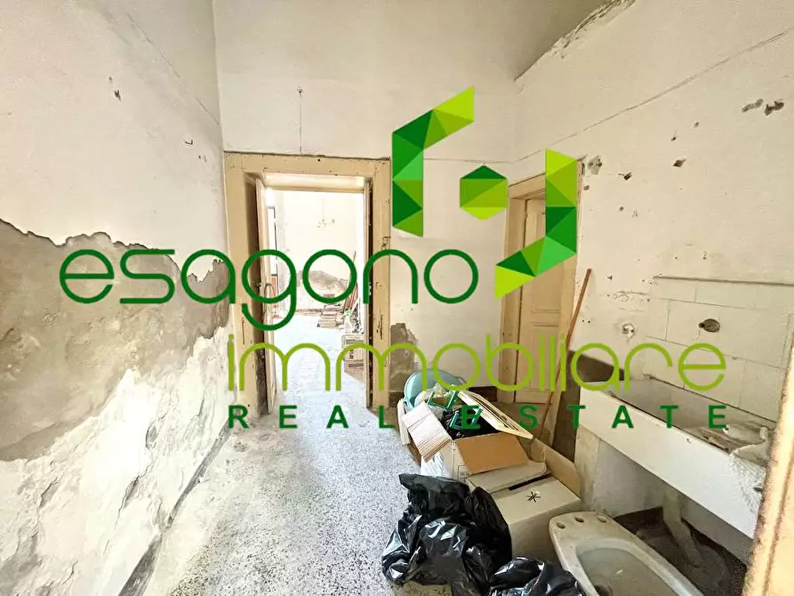 Immagine 11 di Stabile in vendita  a Siracusa