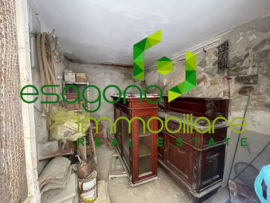 Immagine 14 di Stabile in vendita  a Siracusa