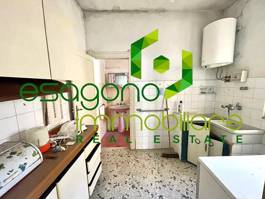 Immagine 28 di Stabile in vendita  a Siracusa