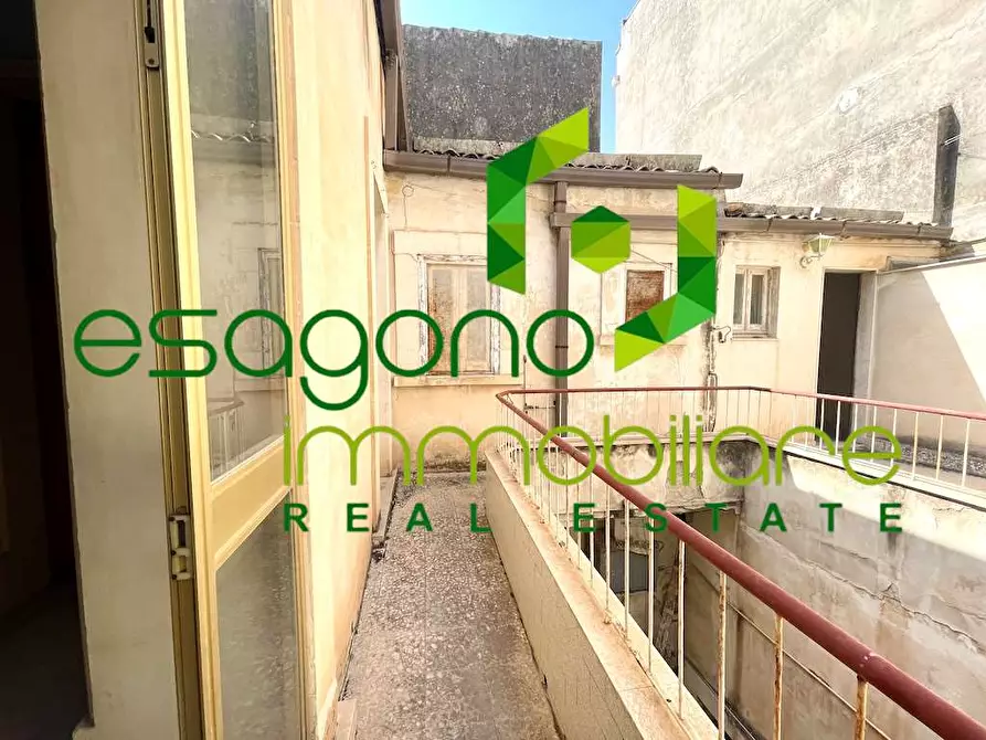 Immagine 37 di Stabile in vendita  a Siracusa