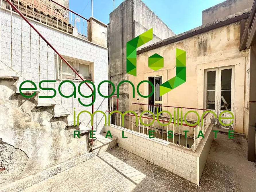 Immagine 38 di Stabile in vendita  a Siracusa