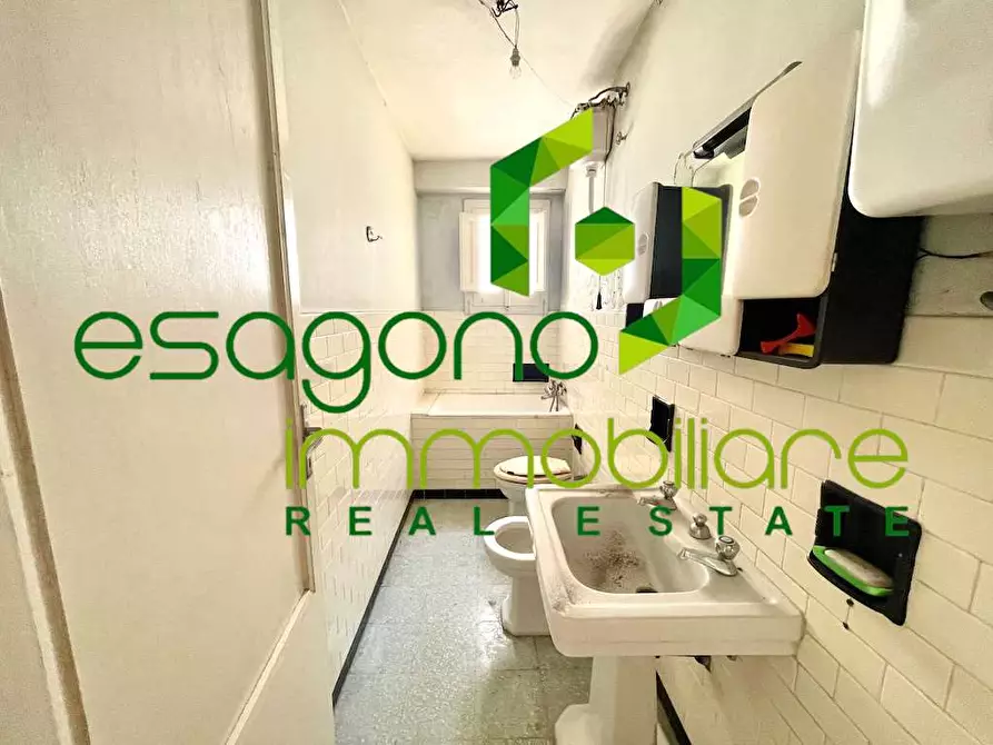 Immagine 41 di Stabile in vendita  a Siracusa